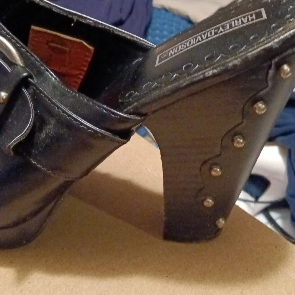 Clogs - Picture 5 of 8